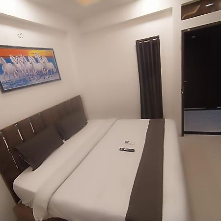Hotel Kiwi Inn Vijaynagar Scheme 78 インドール エクステリア 写真