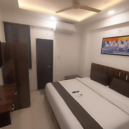 Hotel Kiwi Inn Vijaynagar Scheme 78 インドール エクステリア 写真