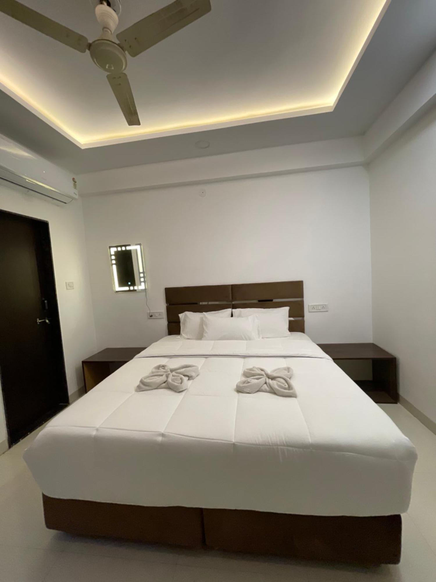 Hotel Kiwi Inn Vijaynagar Scheme 78 インドール エクステリア 写真