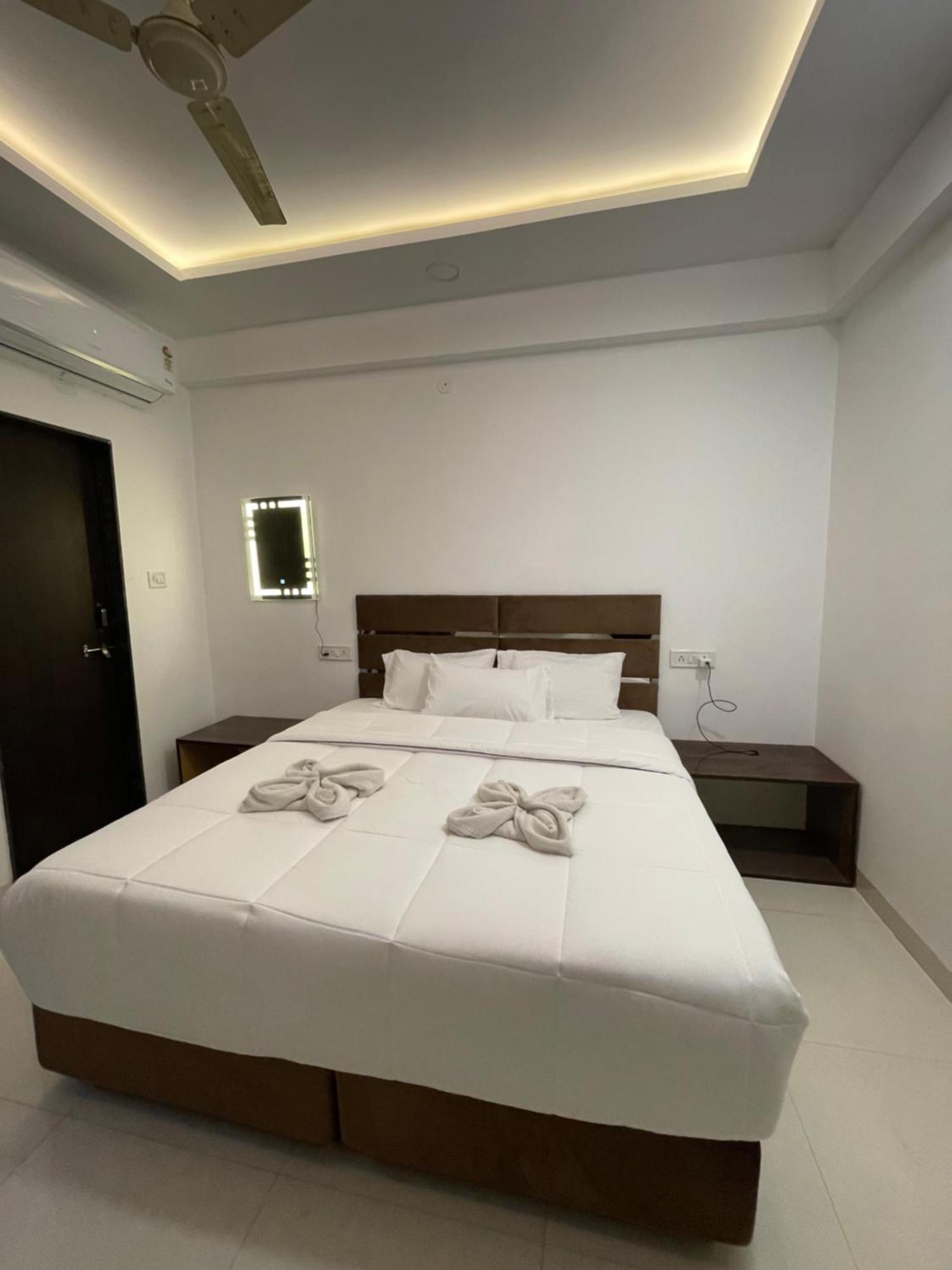Hotel Kiwi Inn Vijaynagar Scheme 78 インドール エクステリア 写真