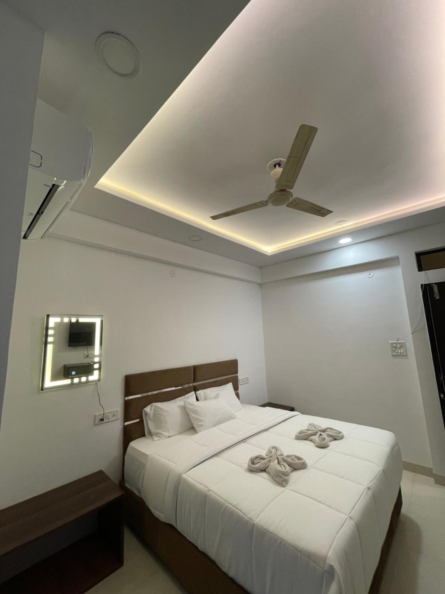 Hotel Kiwi Inn Vijaynagar Scheme 78 インドール エクステリア 写真