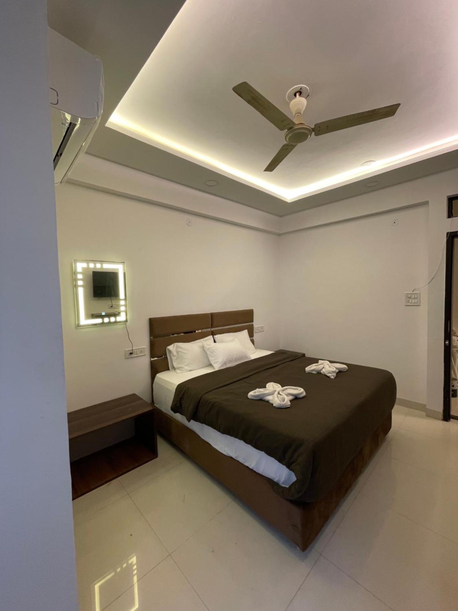 Hotel Kiwi Inn Vijaynagar Scheme 78 インドール エクステリア 写真
