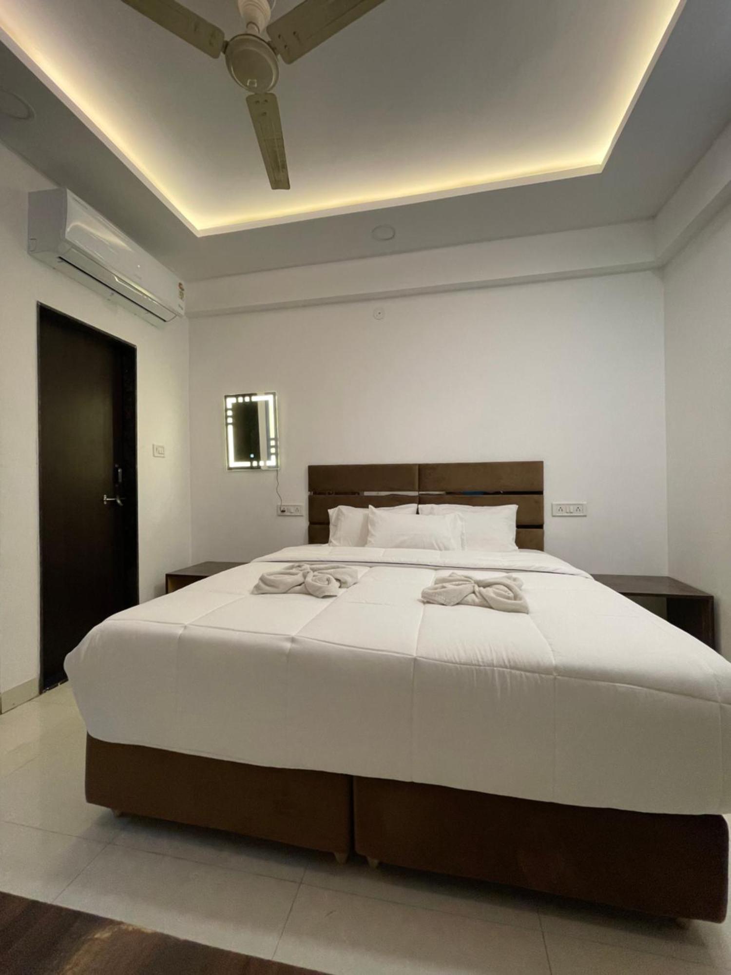 Hotel Kiwi Inn Vijaynagar Scheme 78 インドール エクステリア 写真