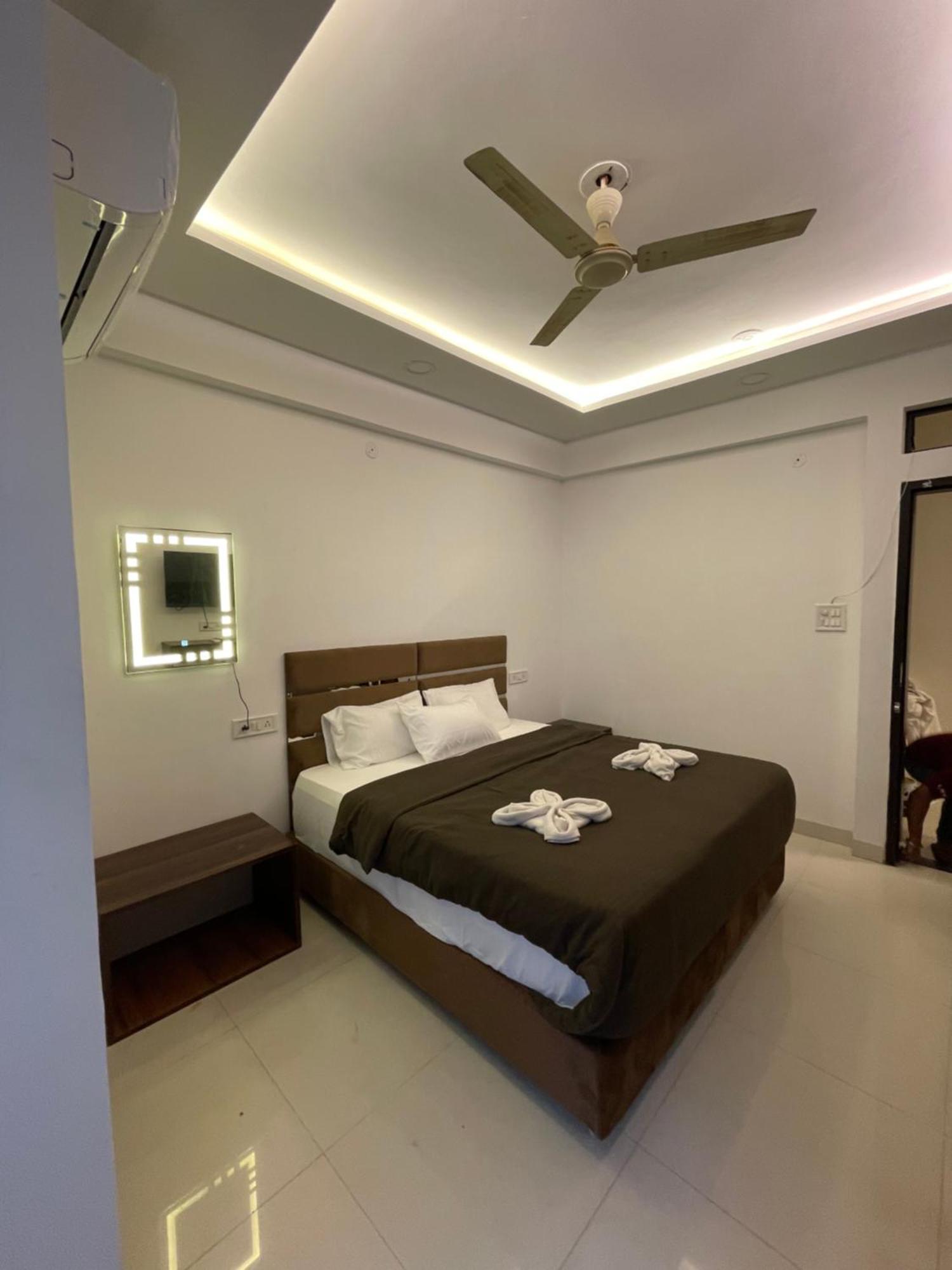 Hotel Kiwi Inn Vijaynagar Scheme 78 インドール エクステリア 写真