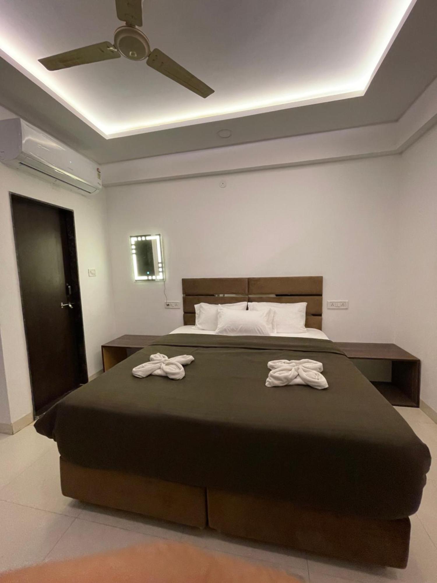 Hotel Kiwi Inn Vijaynagar Scheme 78 インドール エクステリア 写真