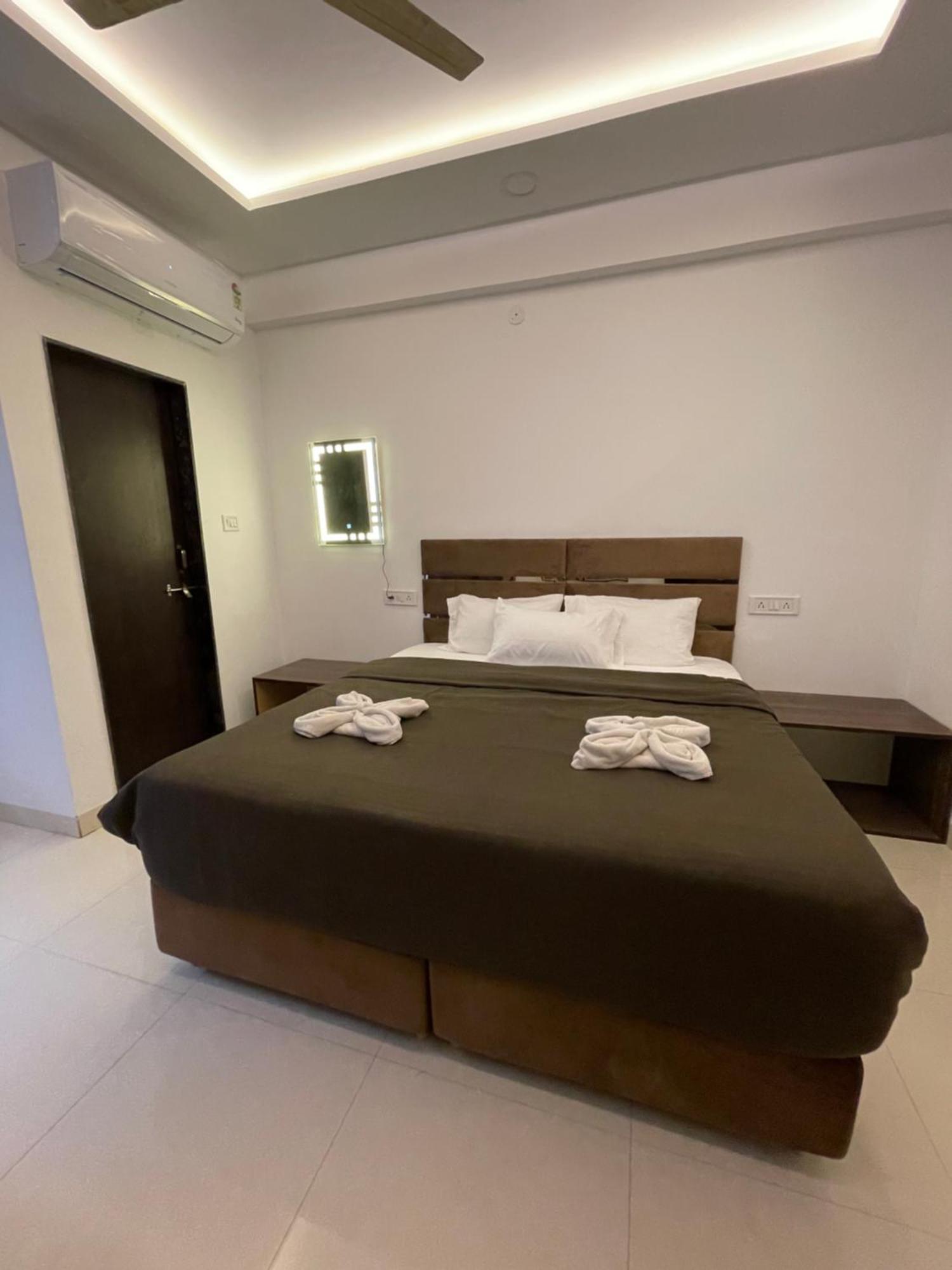 Hotel Kiwi Inn Vijaynagar Scheme 78 インドール エクステリア 写真