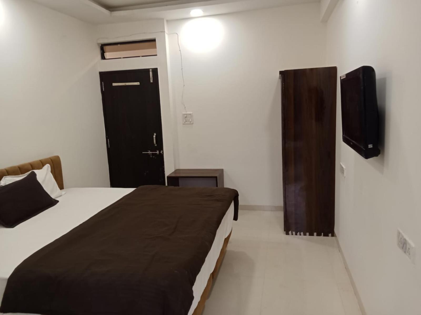 Hotel Kiwi Inn Vijaynagar Scheme 78 インドール エクステリア 写真