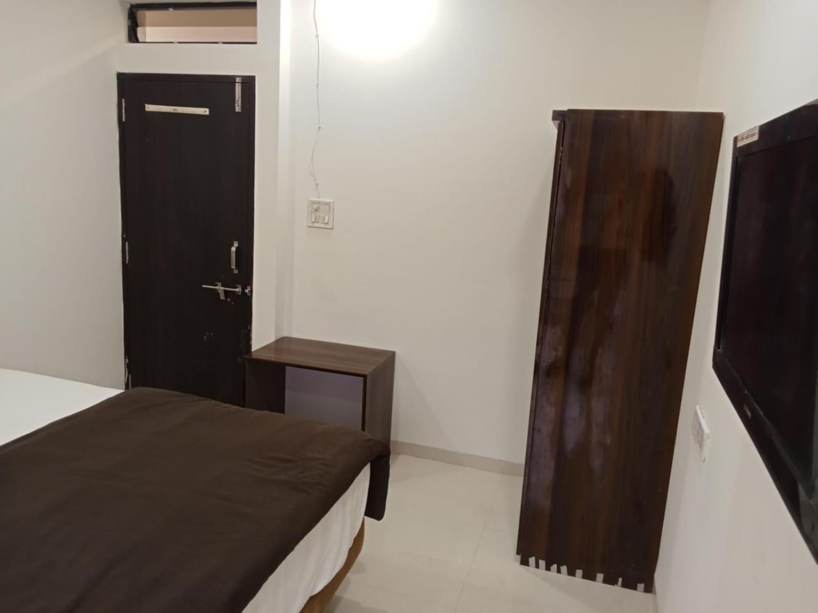 Hotel Kiwi Inn Vijaynagar Scheme 78 インドール エクステリア 写真