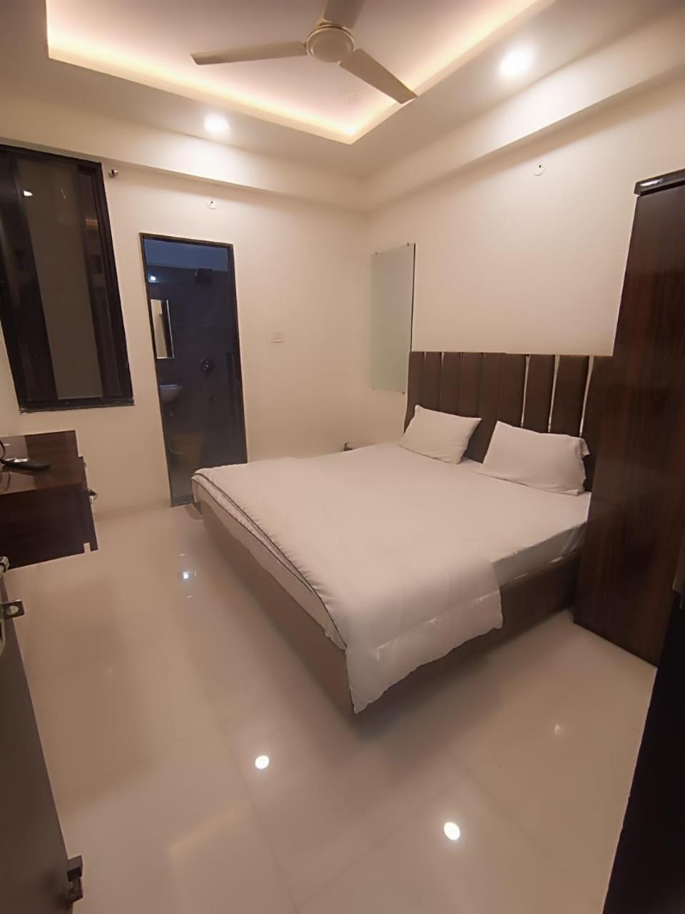 Hotel Kiwi Inn Vijaynagar Scheme 78 インドール エクステリア 写真