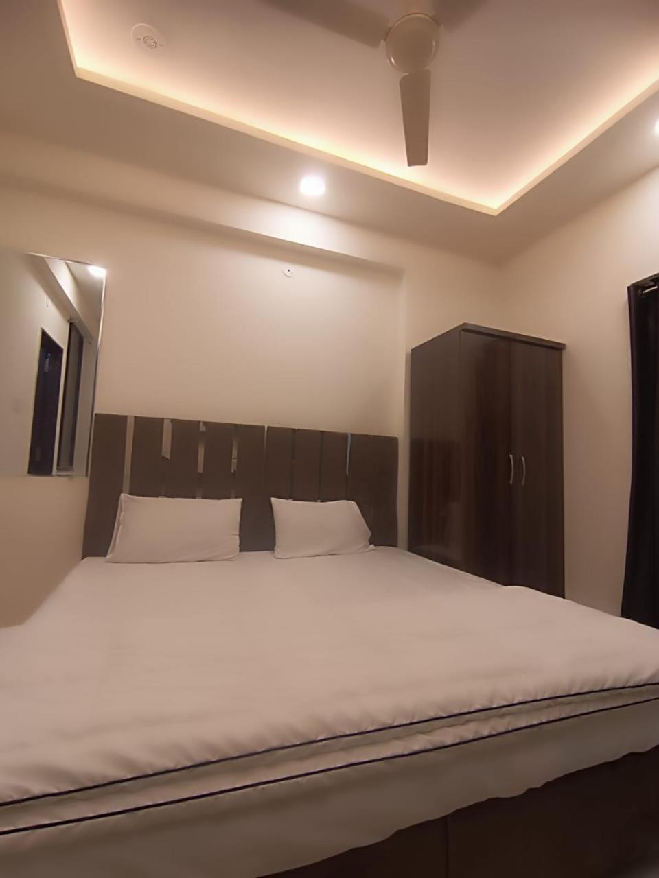 Hotel Kiwi Inn Vijaynagar Scheme 78 インドール エクステリア 写真