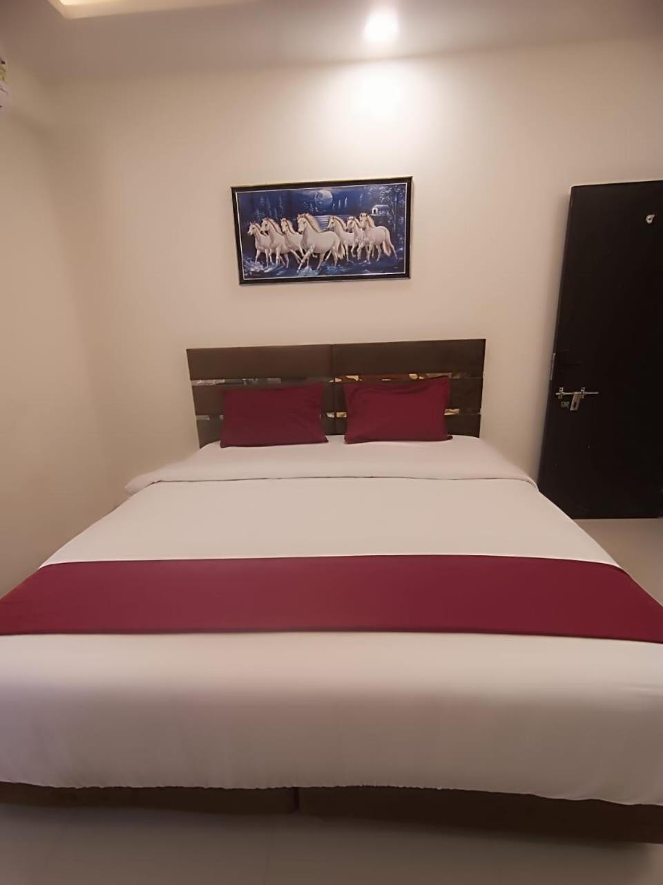 Hotel Kiwi Inn Vijaynagar Scheme 78 インドール エクステリア 写真