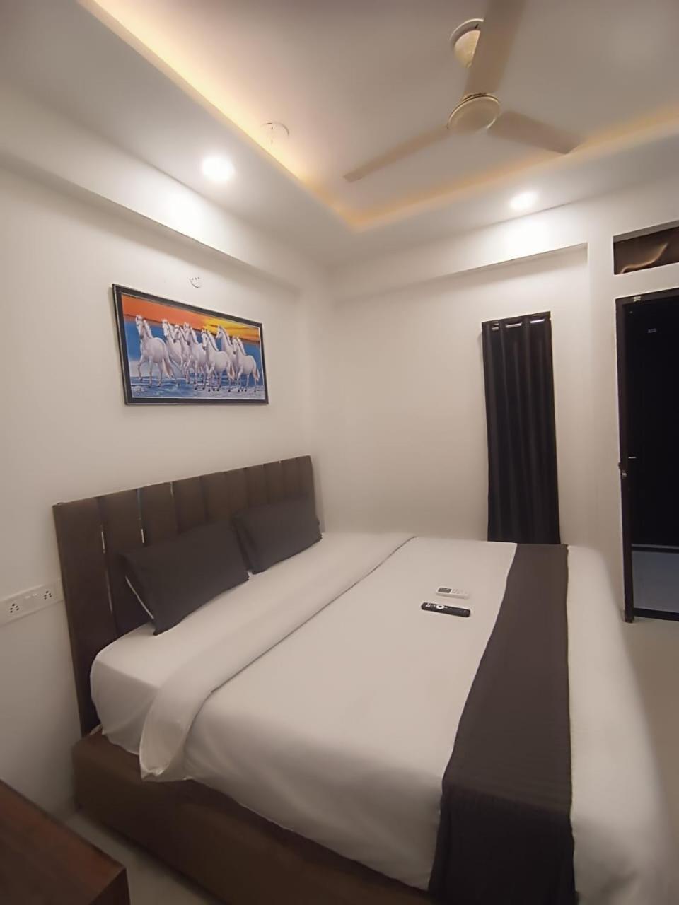 Hotel Kiwi Inn Vijaynagar Scheme 78 インドール エクステリア 写真