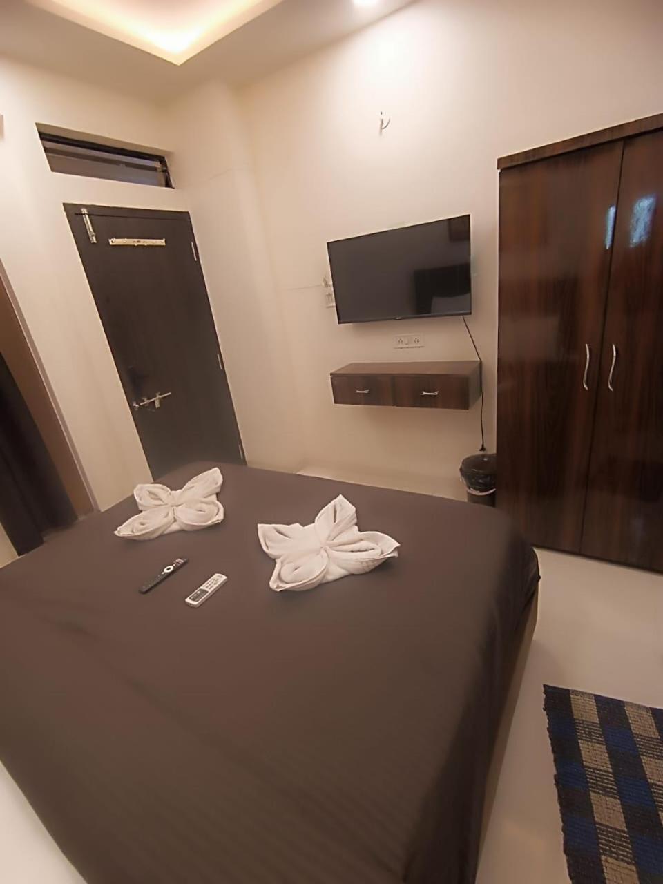 Hotel Kiwi Inn Vijaynagar Scheme 78 インドール エクステリア 写真