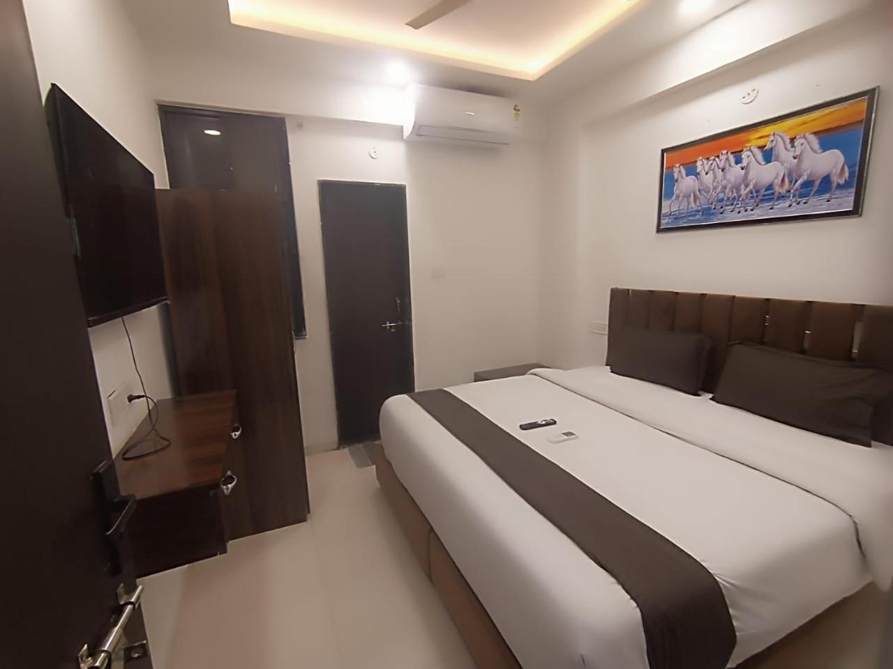 Hotel Kiwi Inn Vijaynagar Scheme 78 インドール エクステリア 写真