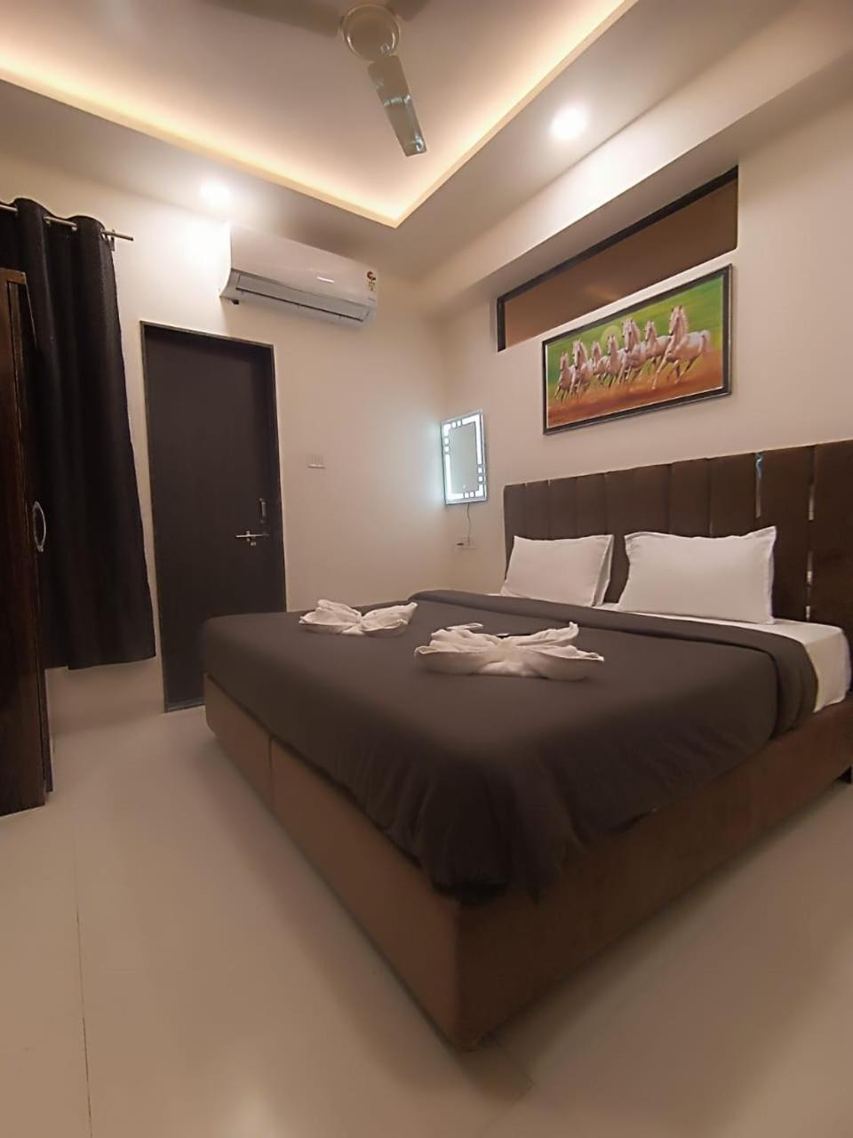 Hotel Kiwi Inn Vijaynagar Scheme 78 インドール エクステリア 写真