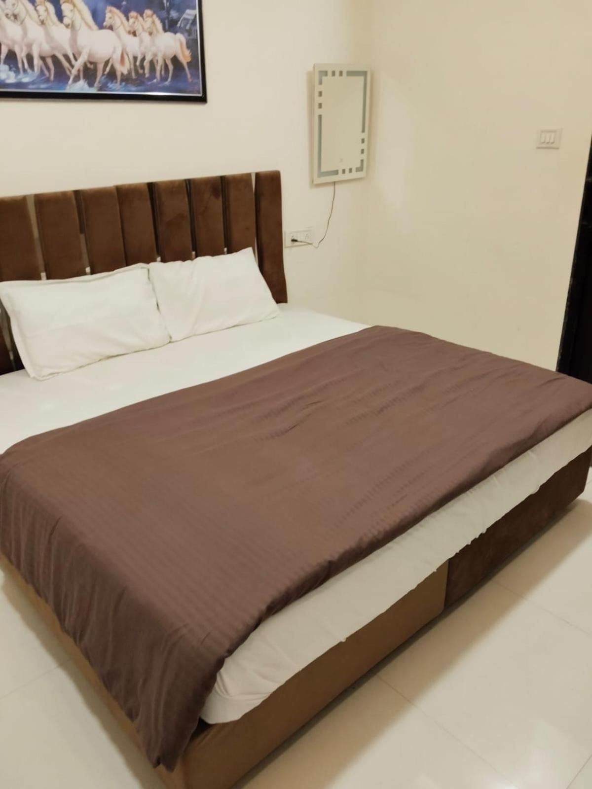 Hotel Kiwi Inn Vijaynagar Scheme 78 インドール エクステリア 写真