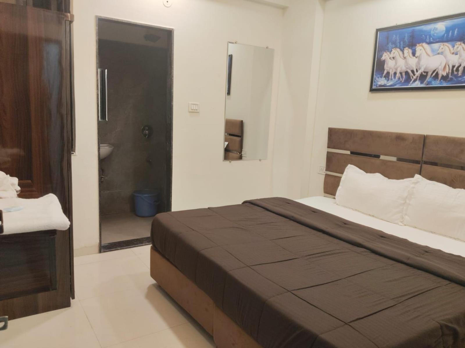 Hotel Kiwi Inn Vijaynagar Scheme 78 インドール エクステリア 写真